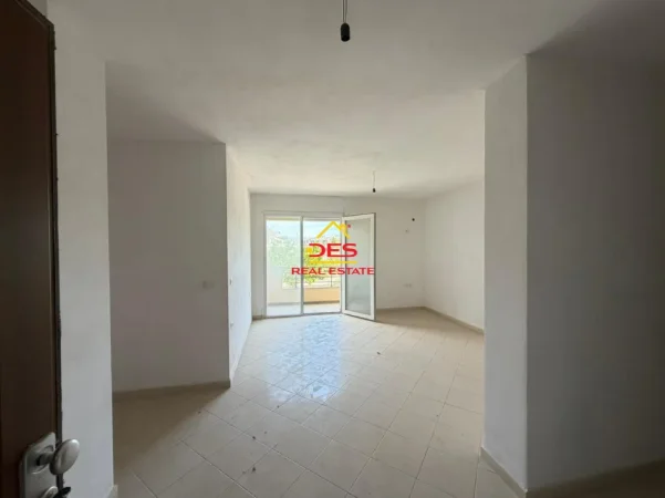 Vlore, shitet apartament 2+1+Ballkon Kati 3, 82 m² (Rruga Sazani)