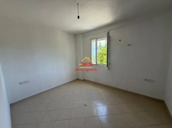 Vlore, shitet apartament 2+1+Ballkon Kati 3, 82 m² (Rruga Sazani)