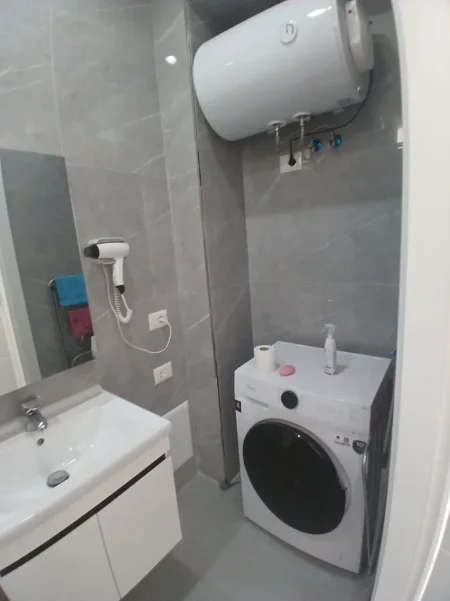 Durres, shitet apartament 1+1+Ballkon Kati 3, 40 m² 75.000 € (Rruga Grigor Durrsaku)