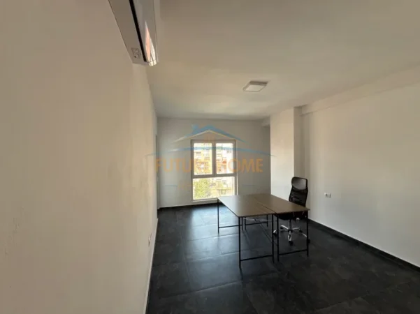 Tirane, jepet me qera zyre Kati 4, 118 m² 900 € (zogu i zi)