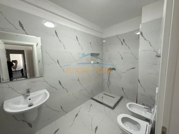 Tirane, jepet me qera zyre Kati 4, 118 m² 900 € (zogu i zi)