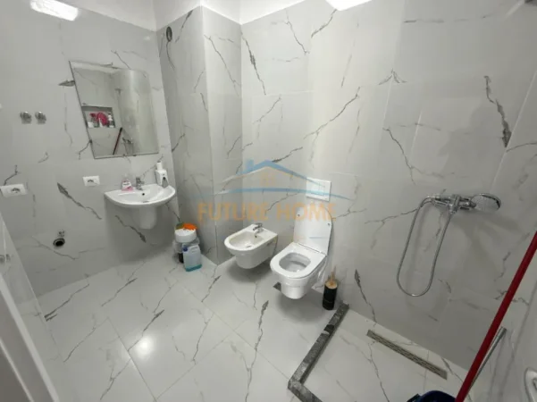 Tirane, jepet me qera zyre Kati 4, 118 m² 900 € (zogu i zi)