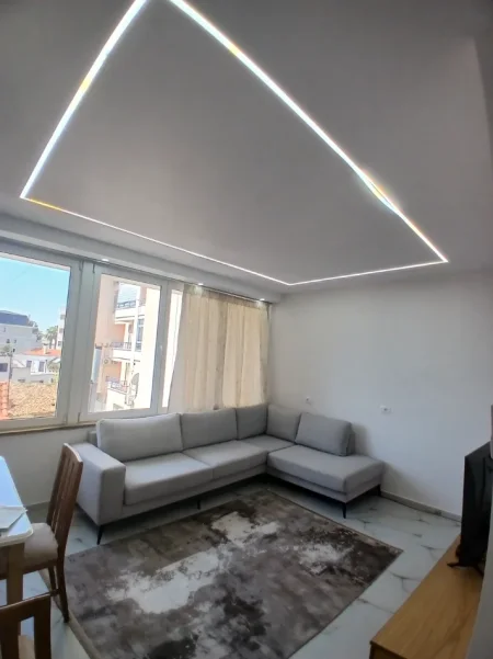 Durres, shitet apartament 1+1+Ballkon Kati 3, 40 m² 75.000 € (Rruga Grigor Durrsaku)
