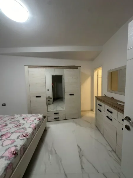 Tirane, jepet me qera apartament 2+1 Kati 1, 130 m² 850 € (LIQENI I THATE)