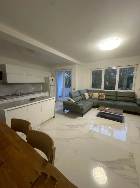Tirane, jepet me qera apartament 2+1 Kati 1, 130 m² 850 € (LIQENI I THATE)