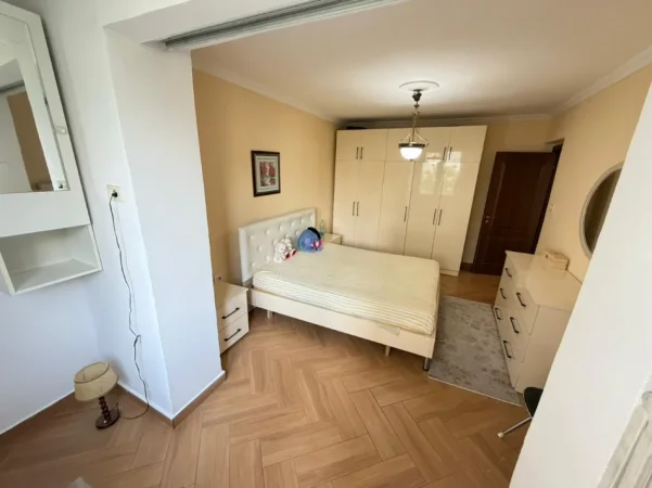 Tirane, jepet me qera apartament 1+1 Kati 4, 500 € (mine peza)