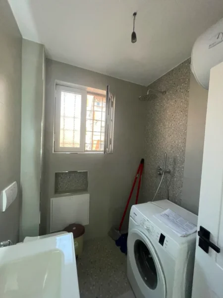 Tirane, jepet me qera dyqan Kati 1, 72 m² 1.000 € (rruga e durresit , prokuroria)