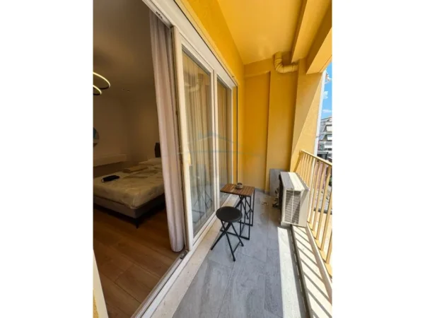 Tirane, jepet me qera apartament 1+1 Kati 1, 70 m² 650 € (SELITE)