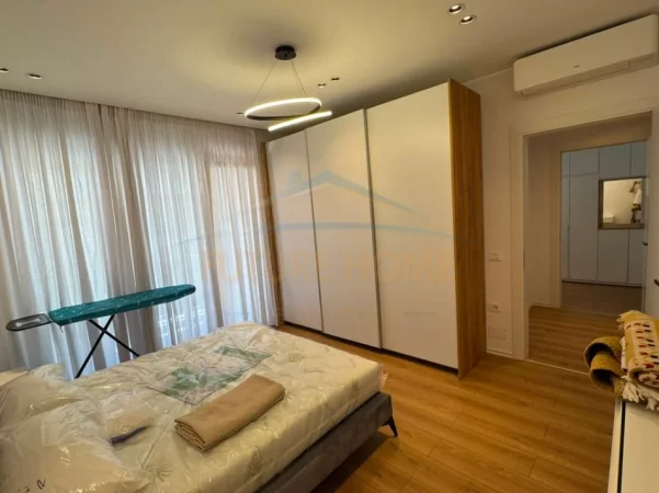 Tirane, jepet me qera apartament 1+1 Kati 1, 70 m² 650 € (SELITE)