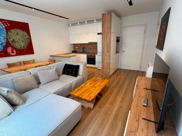 Tirane, jepet me qera apartament 1+1 Kati 1, 70 m² 650 € (SELITE)