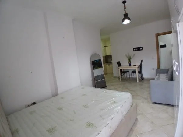 Tirane, jepet me qera garsonier 1+1 Kati 3, 40 m² 500 € (RRUGA E BARRIKADAVE)