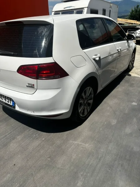 Shqiperi, makine Golf Nafte, e bardhë 130.000 km 8.000 €