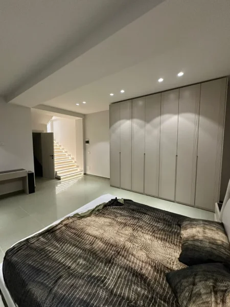 Tirane, shitet Vile Vile 2 Katshe , 315 m² 650.000 € (Farke)