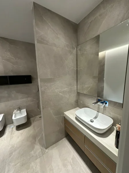 Tirane, shitet Vile Vile 2 Katshe , 315 m² 650.000 € (Farke)