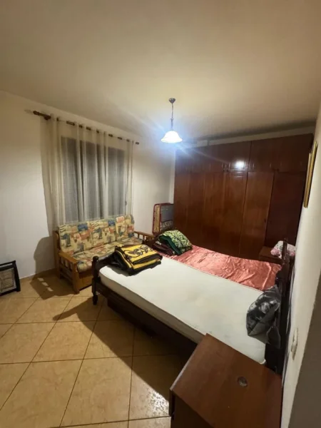Tirane, jepet me qera apartament 2+1 Kati 1, 100 m² 500 € (Komuna e Parisit)