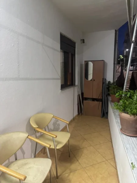 Tirane, jepet me qera apartament 2+1 Kati 1, 100 m² 500 € (Komuna e Parisit)