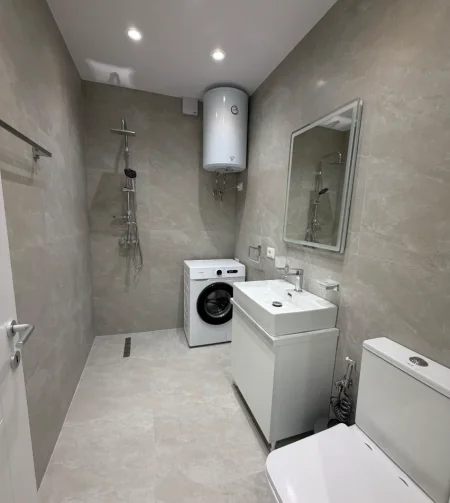 Tirane, shitet apartament 1+1 , 70 m² 235.000 € 