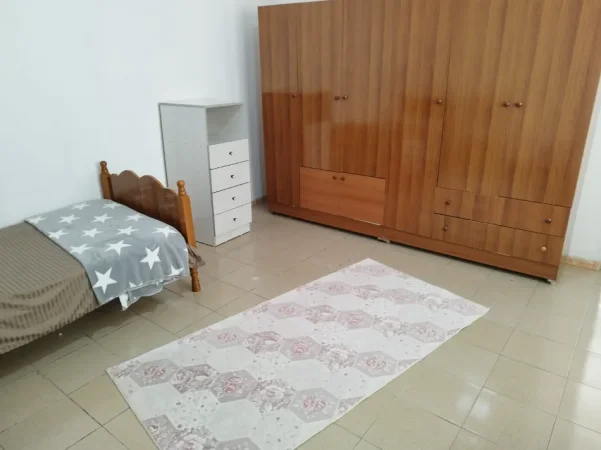 Tirane, jepet me qera shtepi 2+1+Ballkon Kati 1, 100 m² 350 € (rruga 5 maji)