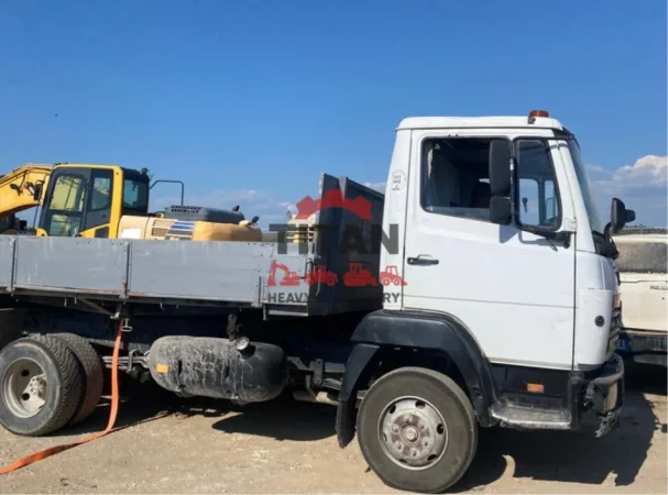 Tirane, shes Kamionçinë Mercedes-Benz 1317
