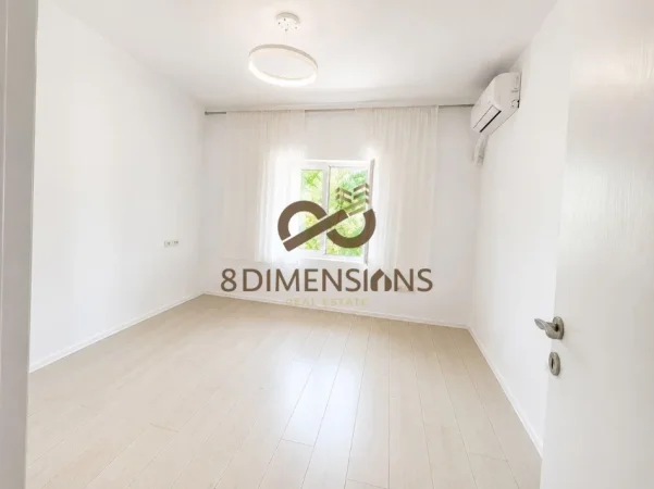 Tirane, jepet me qera ambjent biznesi Kati 1, 50 m² 650 € (Ish Blloku, prane Kafe Romes - D825Z-10)