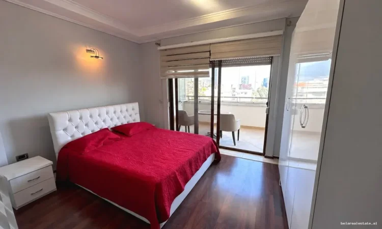 Tirane, jepet me qera apartament 2+1 Kati 9, 100 m² 900 € (blloku)