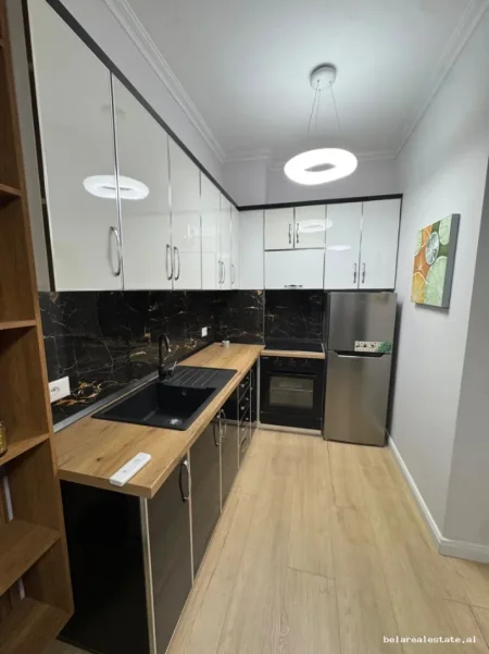 Tirane, jepet me qera apartament 1+1+Ballkon Kati 7, 60 m² 530 € (astir)