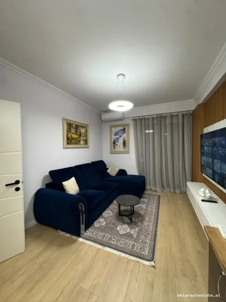 Tirane, jepet me qera apartament 1+1+Ballkon Kati 7, 60 m² 530 € (astir)