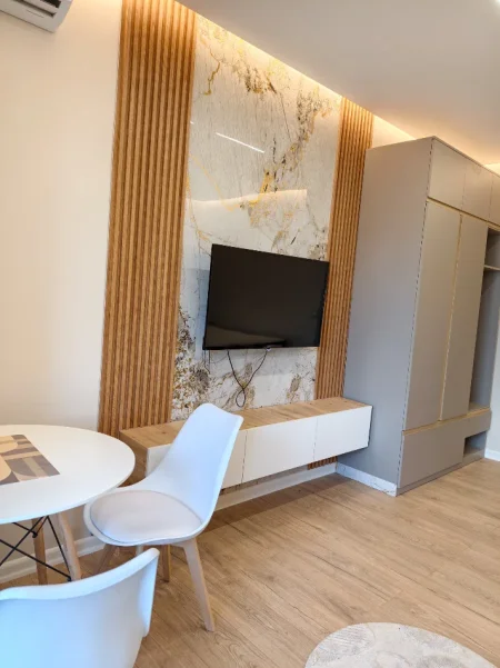 Tirane, jap me qera apartament 1+1 Kati 4, 40 m² (Rruga e Barrikadave)