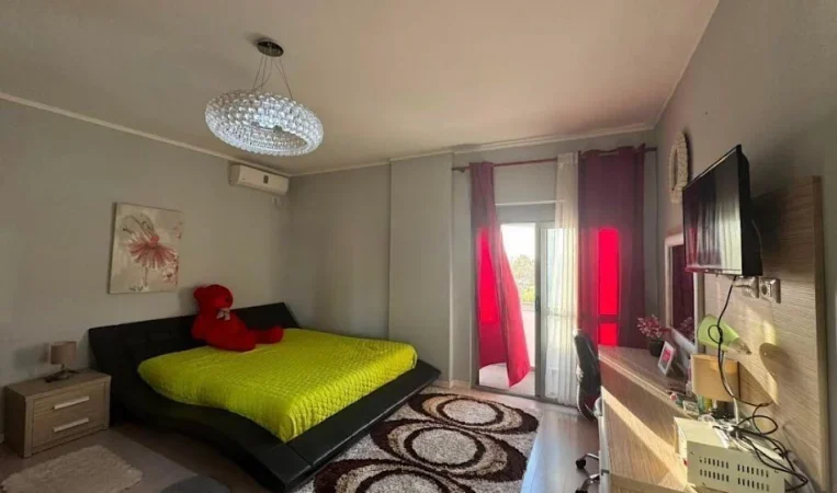 Tirane, shitet apartament 3+1 Kati 4, 