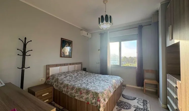 Tirane, shitet apartament 3+1 Kati 4, 