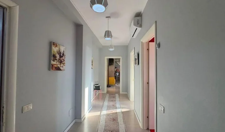 Tirane, shitet apartament 3+1 Kati 4, 