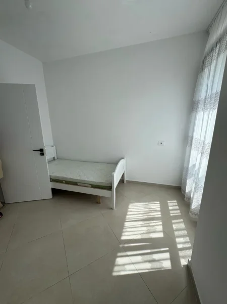 Tirane, jepet me qera apartament 2+1+Ballkon Kati 1, 