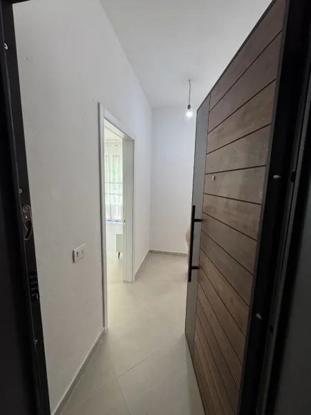 Tirane, jepet me qera apartament 2+1+Ballkon Kati 1, 