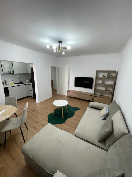 Tirane, jap me qera apartament 1+1+Ballkon Kati 2, 60 m² 570 € (21 Dhjetori, prane shkolles Naim Frasheri)