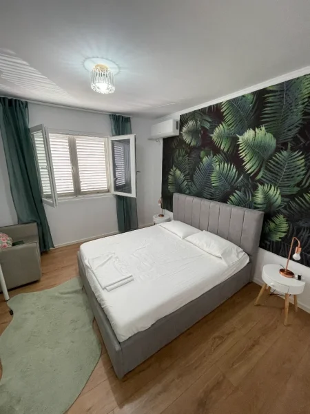 Tirane, jap me qera apartament 1+1+Ballkon Kati 2, 60 m² 570 € (21 Dhjetori, prane shkolles Naim Frasheri)