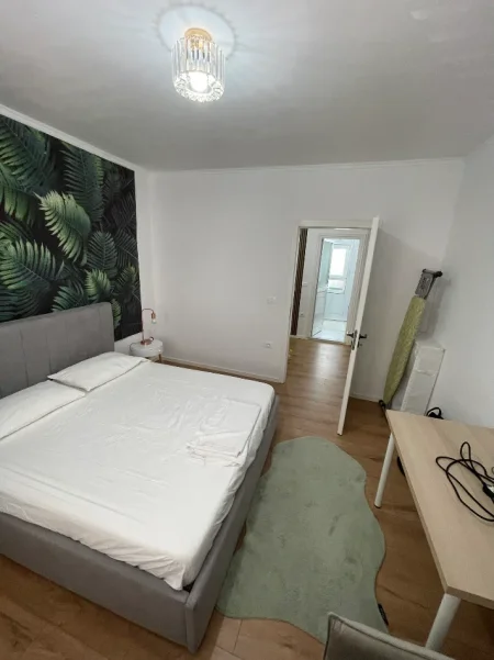 Tirane, jap me qera apartament 1+1+Ballkon Kati 2, 60 m² 570 € (21 Dhjetori, prane shkolles Naim Frasheri)