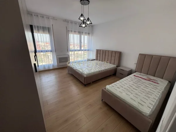 Tirane, jepet me qera apartament 1+1 Kati 4, 79 m² 600 € (bulevardi i ri)