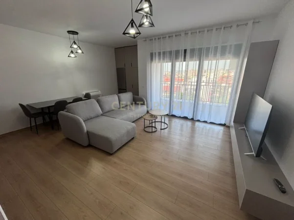 Tirane, jepet me qera apartament 1+1 Kati 4, 79 m² 600 € (bulevardi i ri)