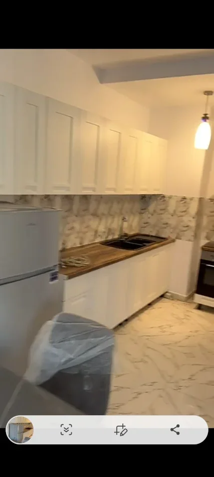 Tirane, jepet me qera apartament 1+1+Ballkon Kati 3, 50 m² 630 € (Globe Rruga e Kavajes)