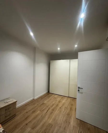 Tirane, jepet me qera apartament 2+1 Kati 4, 106 m² 750 € (Porcelan)