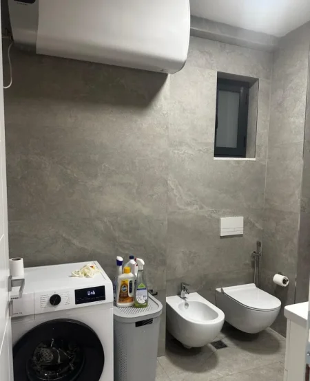 Tirane, jepet me qera apartament 2+1 Kati 4, 106 m² 750 € (Porcelan)