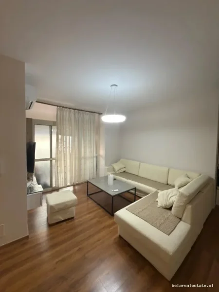 Tirane, jepet me qera apartament 1+1 Kati 5, 70 m² 570 € (Selvia)