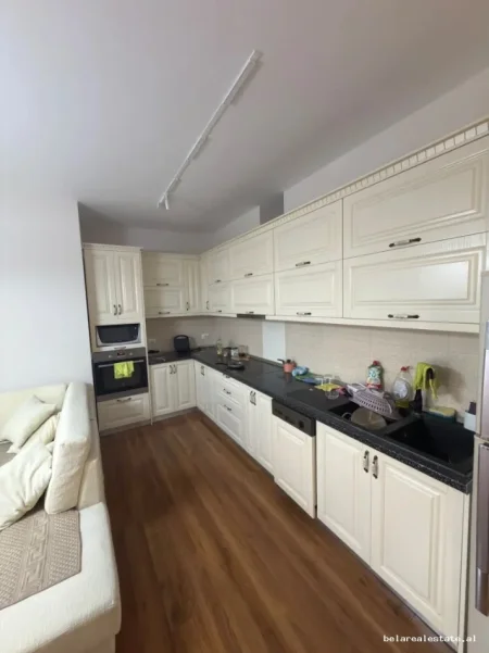 Tirane, jepet me qera apartament 1+1 Kati 5, 70 m² 570 € (Selvia)