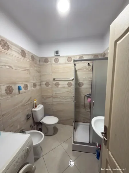 Tirane, jepet me qera apartament 1+1 Kati 5, 70 m² 570 € (Selvia)