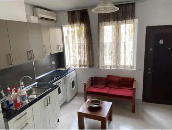 Tirane, jepet me qera apartament 1+1 Kati 0, 40 m² (rruga Fortuzi)