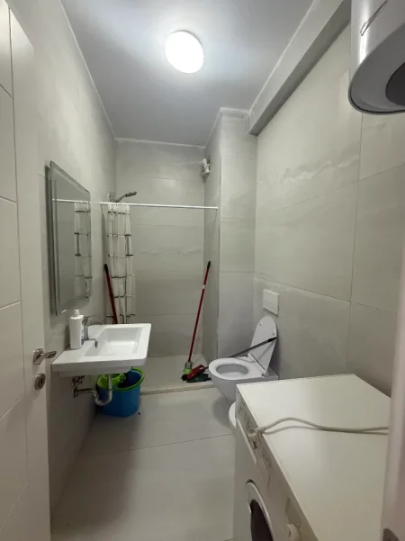Tirane, jepet me qera apartament 1+1 Kati 4, 60 m² 550 € (Xhanfize keko)