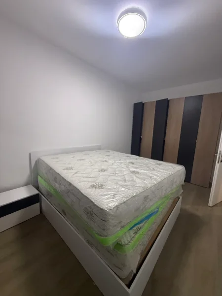 Tirane, jepet me qera apartament 1+1 Kati 4, 60 m² 550 € (Xhanfize keko)