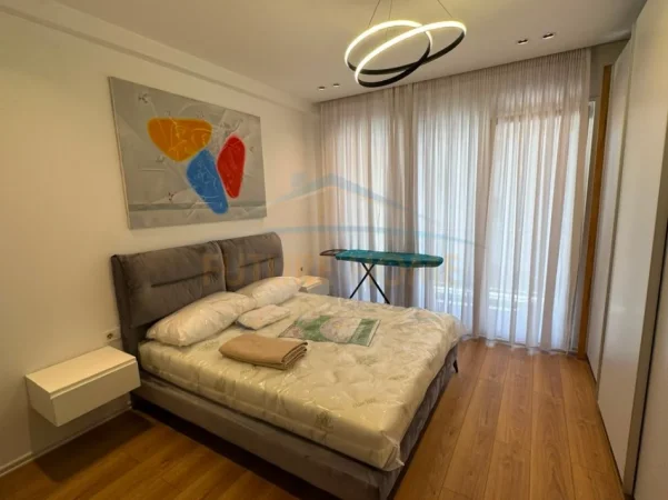 Tirane, jepet me qera apartament 1+1+Ballkon Kati 1, 70 m² 650 € (Selite)