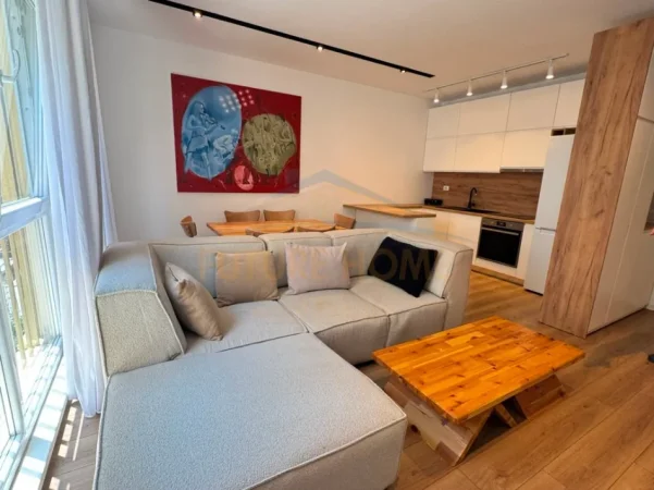 Tirane, jepet me qera apartament 1+1+Ballkon Kati 1, 70 m² 650 € (Selite)