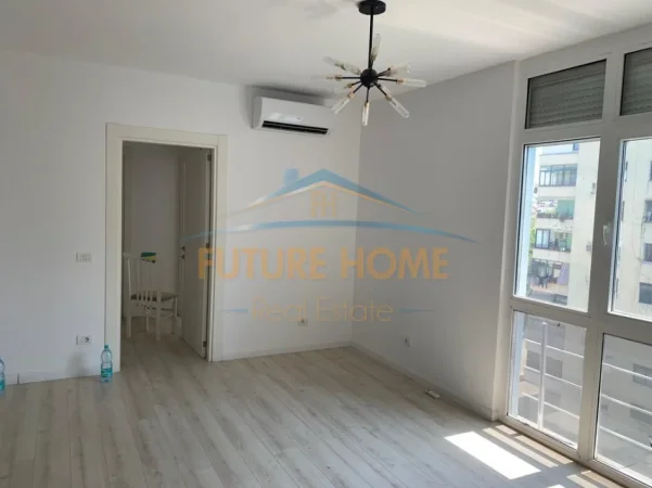 Tirane, jepet me qera zyre Kati 8, 98 m² 750 € (Ish Ekspozita)